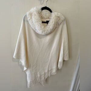 Steve Madden OS Faux Fur Collar Poncho Sweater Knit Beige light cream cape